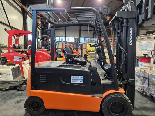 Chariot élévateur électrique Doosan B30X-5
