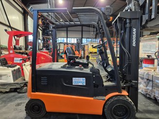 Chariot élévateur électrique Doosan B30X-5