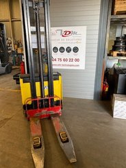 Gerbeur accompagnant Hyster S1.0E